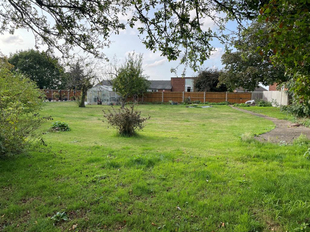 Lot: 21 - PLANNING FOR TWO DETACHED FOUR-BEDROOM HOUSES IN VILLAGE LOCATION - Land for development